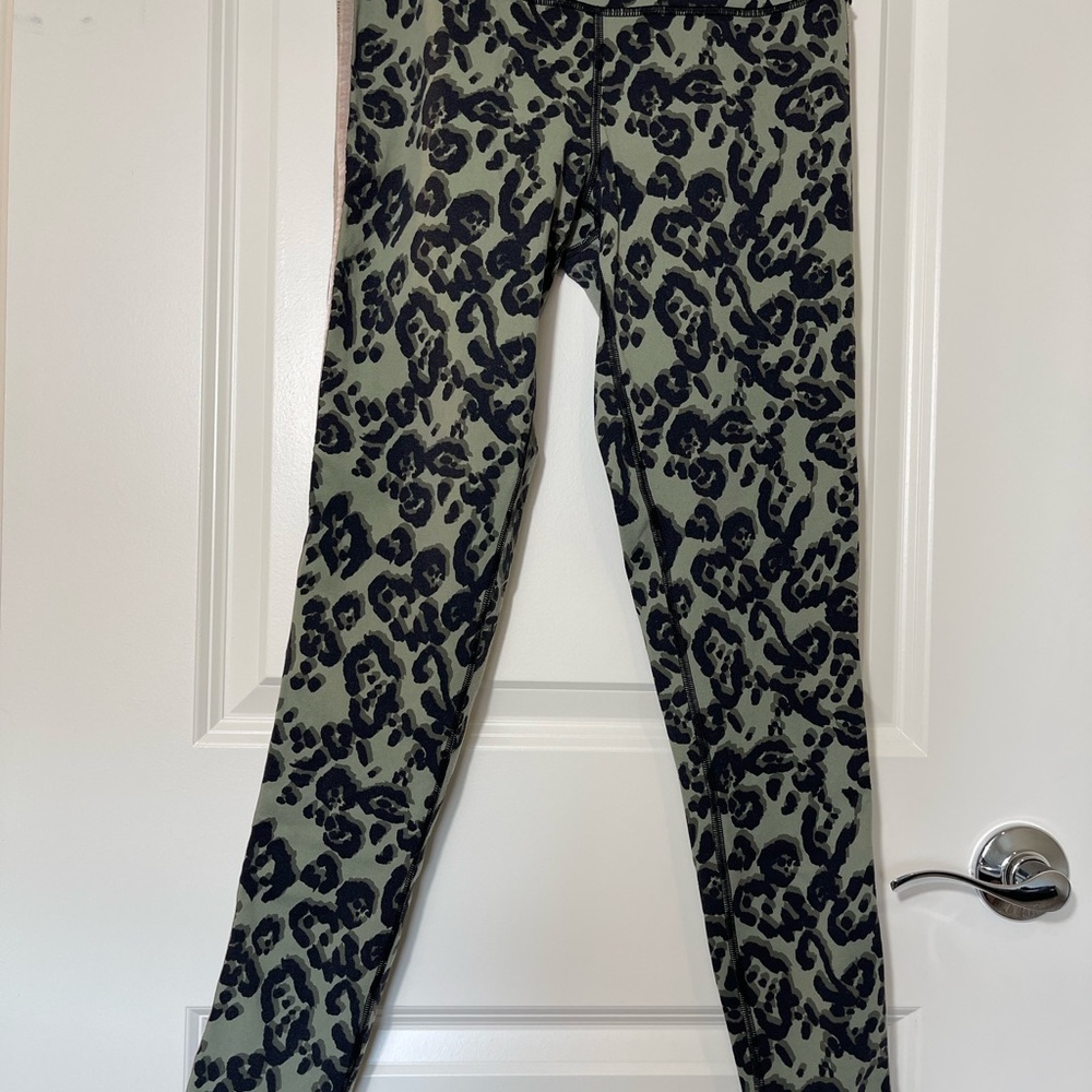 Victoria Sport Leopard Print Leggings